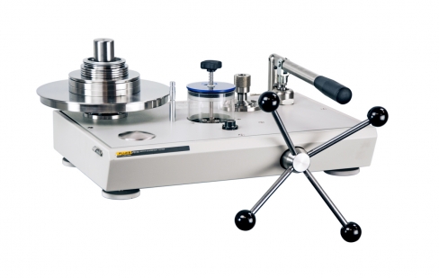 Fluke P311x Balança de calibração hidráulica vista frontal lateral